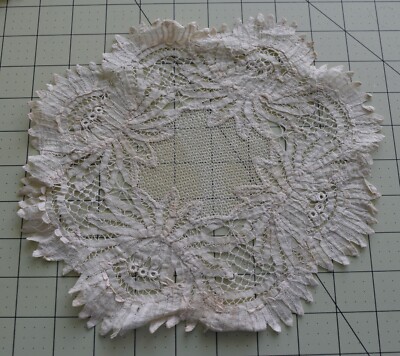3095 Large antique beautiful ecru Battenburg lace doily