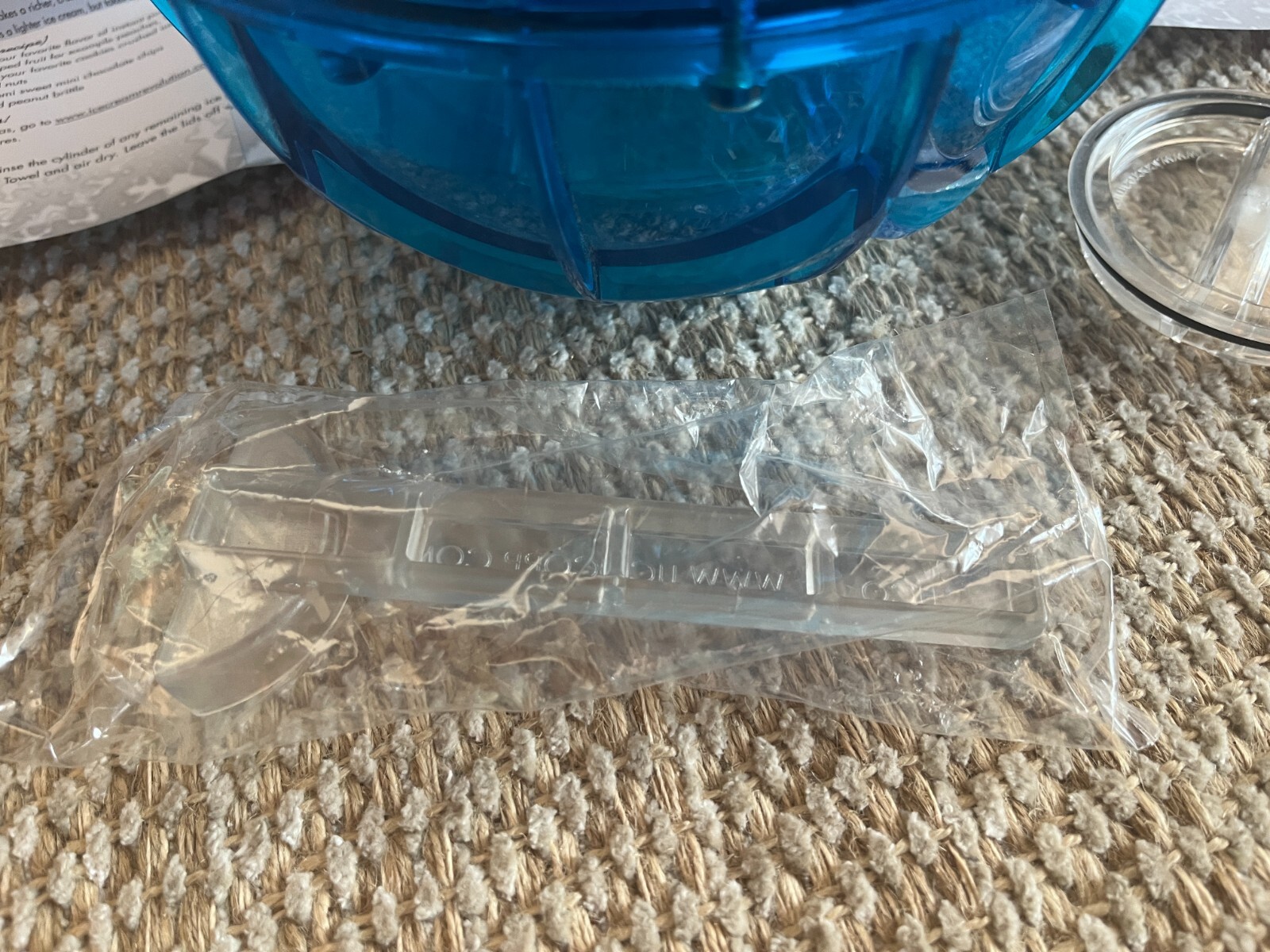 The ORIGINAL Play and Freeze ICE CREAM MAKER BALL Blue 1 Pint Campers