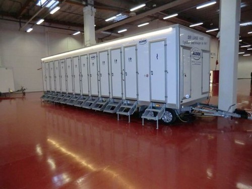 Alisch Vermietung größter Toilettenwagen der Welt 22 WC u. Urinale auf 2 Seiten - Bild 7 von 7