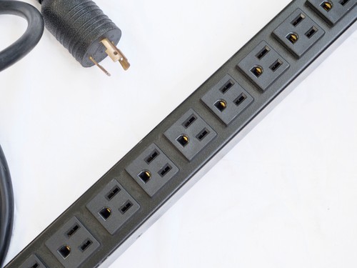 APC Basic Rack PDU Rackmount Power Strip AP9551 - Picture 8 of 19