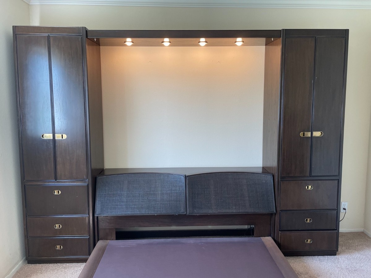 Drexel Heritage furniture bedroom, queen size with storage and