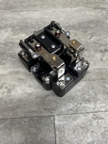 Eaton Cutler Hammer 9575H3L000 General Purpose Relay, DPDT 24VAC Coil, New - Picture 3 of 8