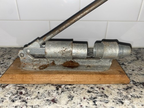 Vintage “Reed's Rocket” Pecan Cracker Reeds Machine Co. - Picture 5 of 15