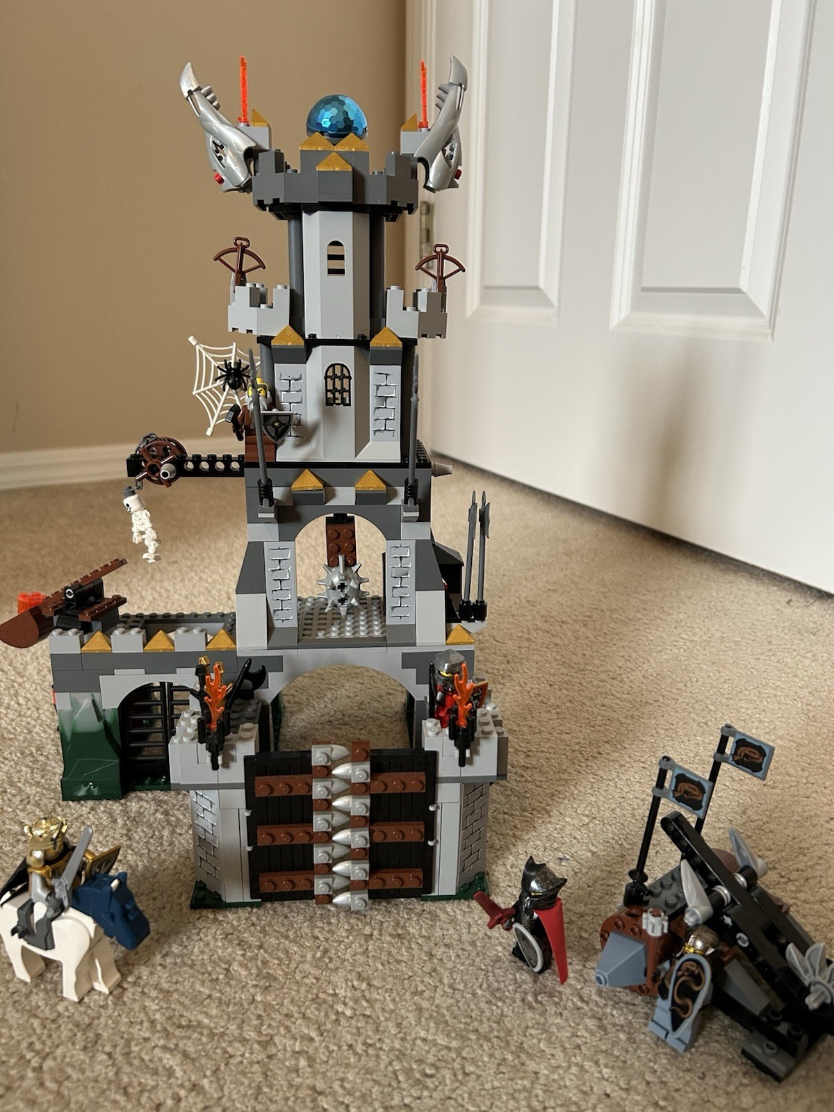 LEGO Knights' Kingdom II: Mistlands Tower (8823) Complete w/ Minifigs