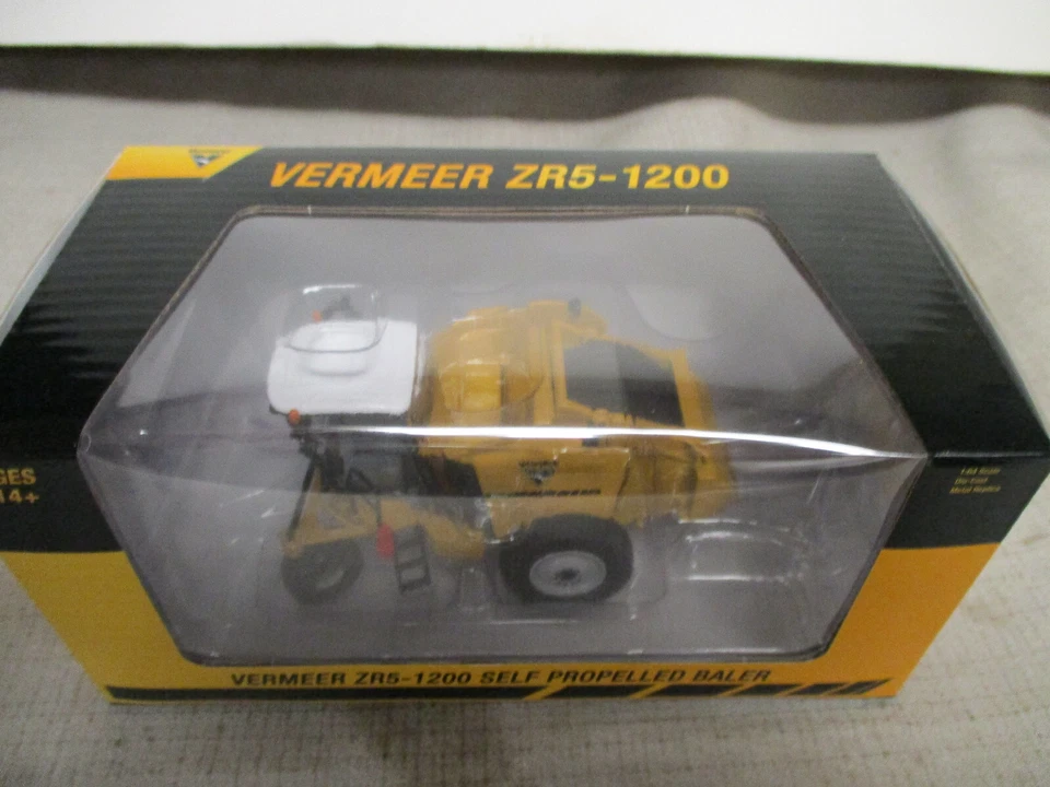 2022 SpecCast Vermeer ZR5-1200 Toy Self Propelled Baler, 1/64 Scale, NIB - Image 2 of 4