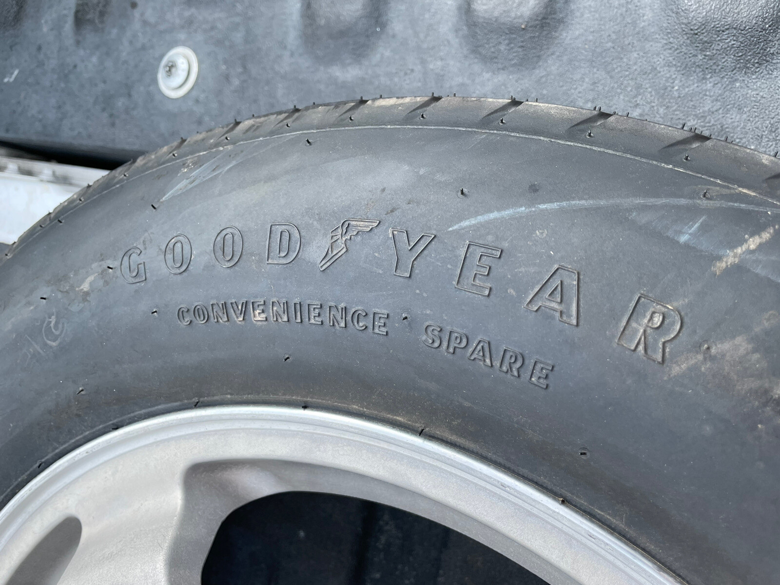 BRAND NEW 20162020 JEEP CHEROKEE DODGE DURANGO SPARE TIRE 04726587AB