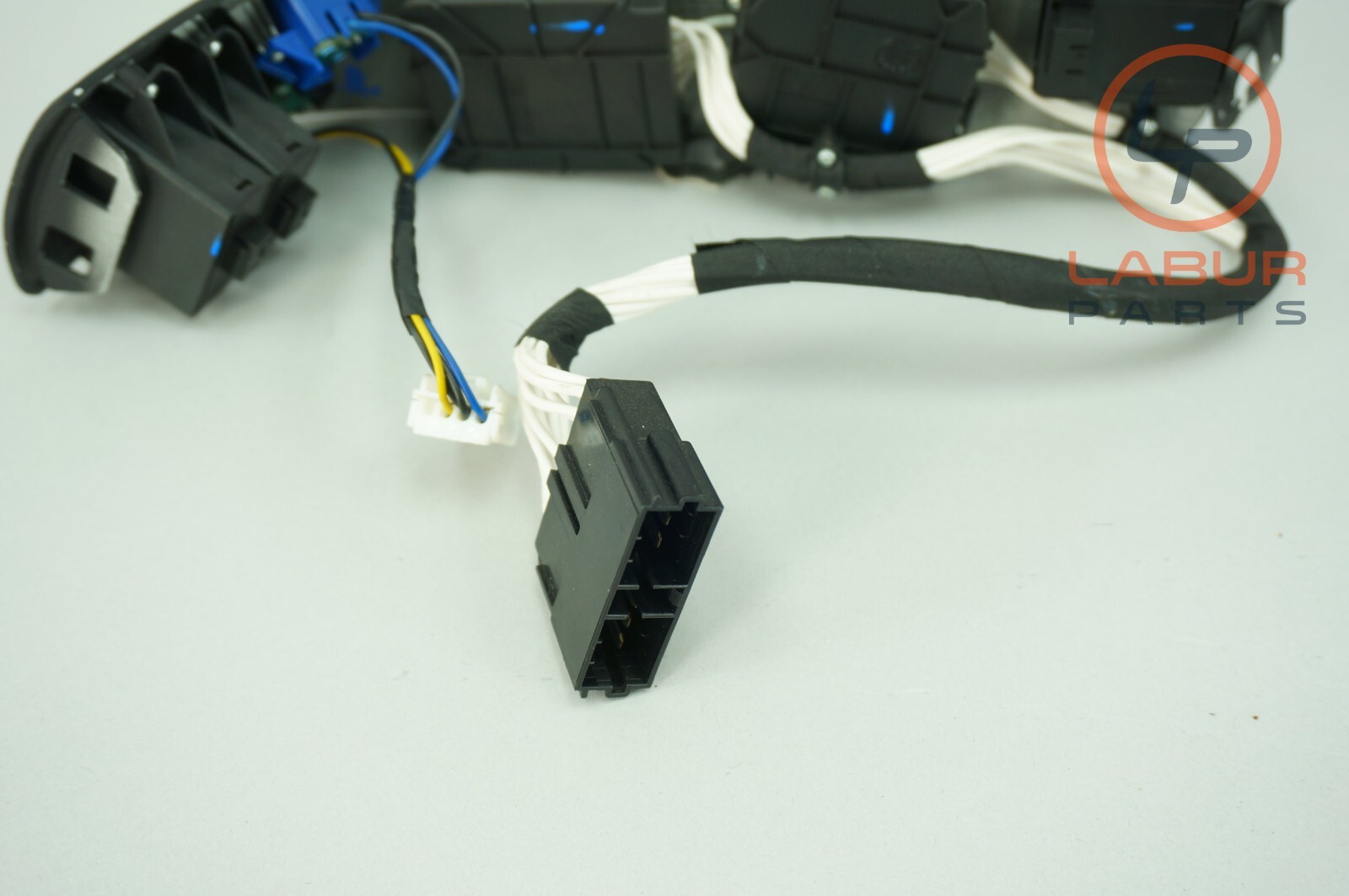 M139 03-13 Maserati Quattroporte Front Right Passenger Seat Control Switch A2028