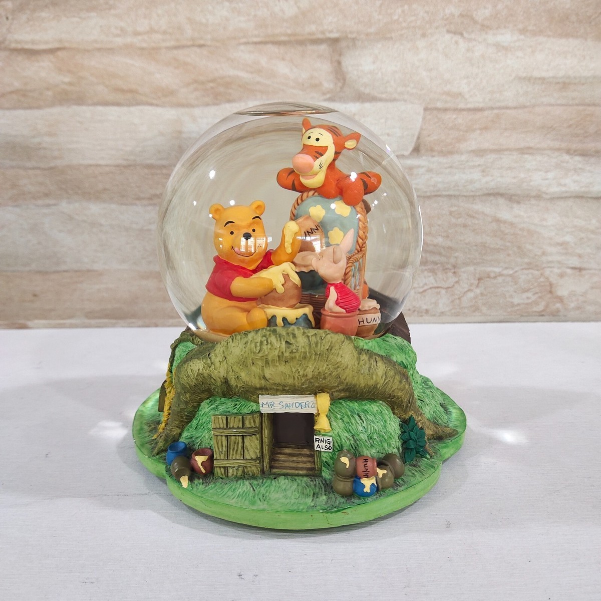 Disney Winnie The Pooh Mr. Sanderz Piglet Tigger Snow Globe Music