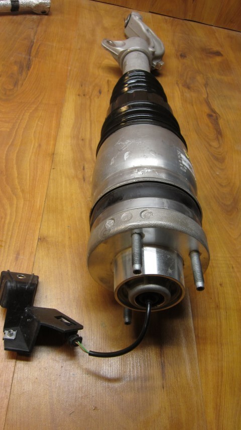 Maserati LEVANTE FRONT SUSPENSION AIR Strut Shock LEFT 66701962600