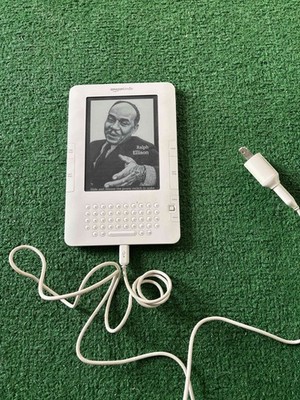 Amazon Kindle 2nd Generation D00701 eReader White 2GB Wi-Fi Tested Working