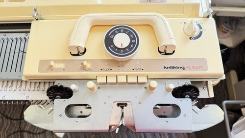 KH260 Bulky Knitting Machine KnitKing same As Brother