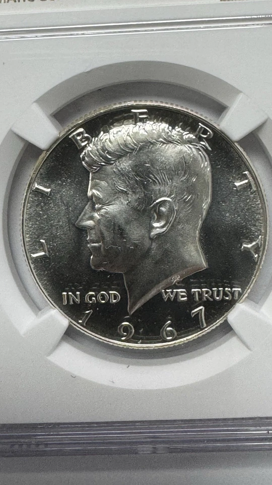Medio dólar Kennedy 1967 SMS 50C NGC MS 66 Foto 3 de 4