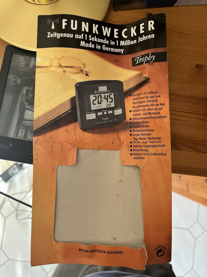 Digitaler TROPHY Funk-Wecker, Schwarz 9 x 8 x 5 cm, funktioniert einwandfrei - Bild 3 von 4