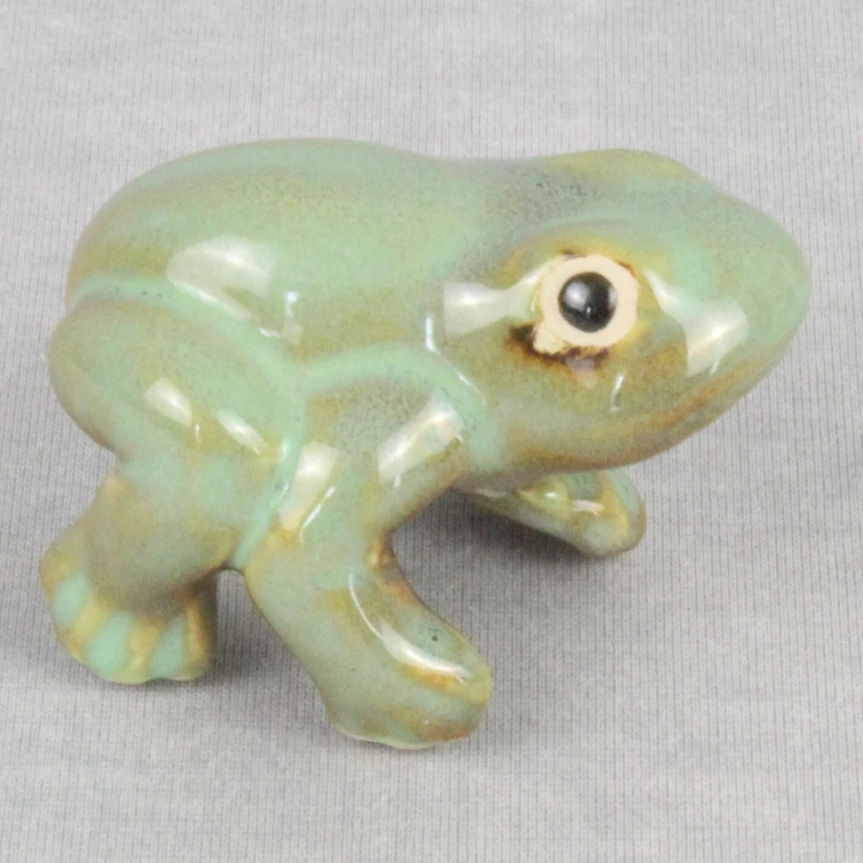 Figura de cerámica artística FROG esmalte verde brillante 2,75 x 1,75 x 2 pulgadas sin marca Foto 2 de 4