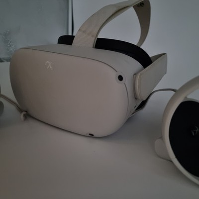 eta Quest 2   256 GB Advanced All-In-One Virtual Reality Headset