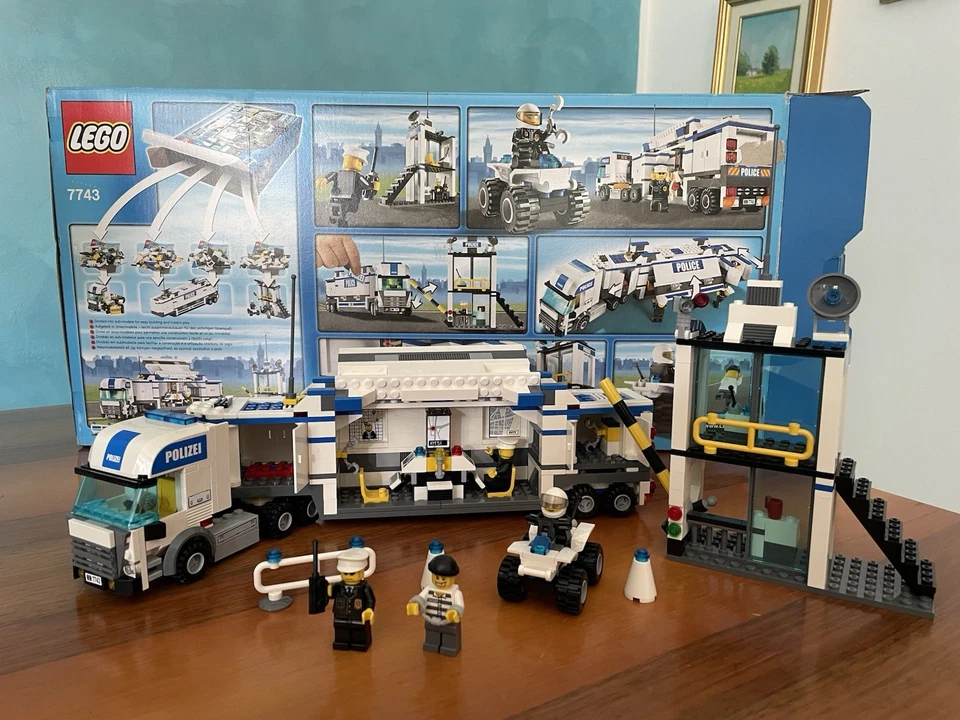 LEGO City 7743 Police Command Center, foto 2 di 5