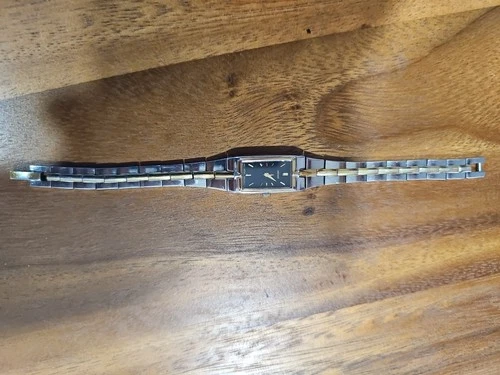 Vintage Seiko Women’s Watch 2E20-0AY0 Silver Gold Tone Black Dial