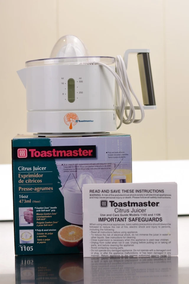 Toastmaster Citrus Juicer with Pulp Adjuster Model 1105. 16 oz Capacity - Image 3 of 4