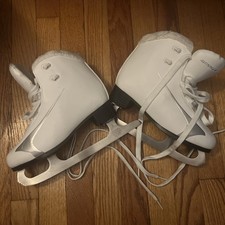 Winnwell Fur Collar Figure Ice Skates Size 4 Color White Condition Used