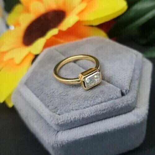 Emerald Cut Simulated Diamond Wedding Band in 14k Yellow Gold Plated