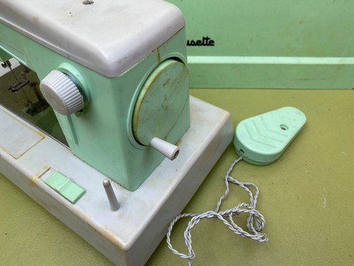 MACHINE A COUDRE JOUET POUR ENFANT "MA COUSETTE" - Picture 6 of 10