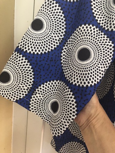 Blusa de manga larga azul, blanca y negra con patrón geométrico mod de colección talla M-L - Imagen 3 de 6