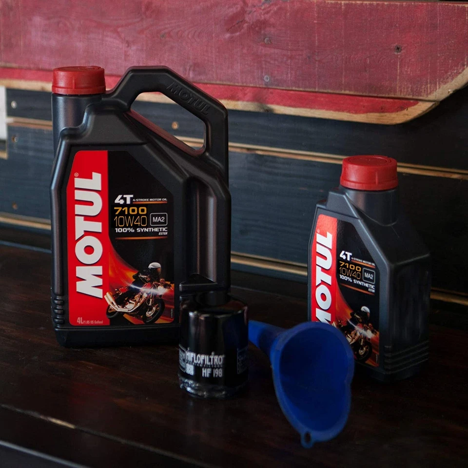 Motul 7100 4T 10W-40 Synthetic Oil 4 Liters (104092) - Image 2 of 4