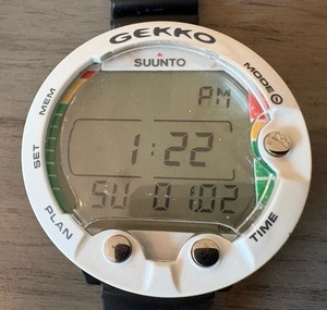 SUUNTO GEKKO DIVER COMPUTER SCUBA DIVE WATCH WHITE/BLACK (new battery)