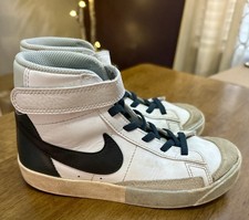 Nike Blazer Mid 77 Youth Size 1.5Y White Black Strap Sneakers FN6958-101