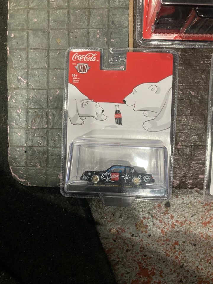 M2 Machines 2025 Christmas 1960 VW Delivery Van Coca-Cola / 3 Pack - Image 4 of 4