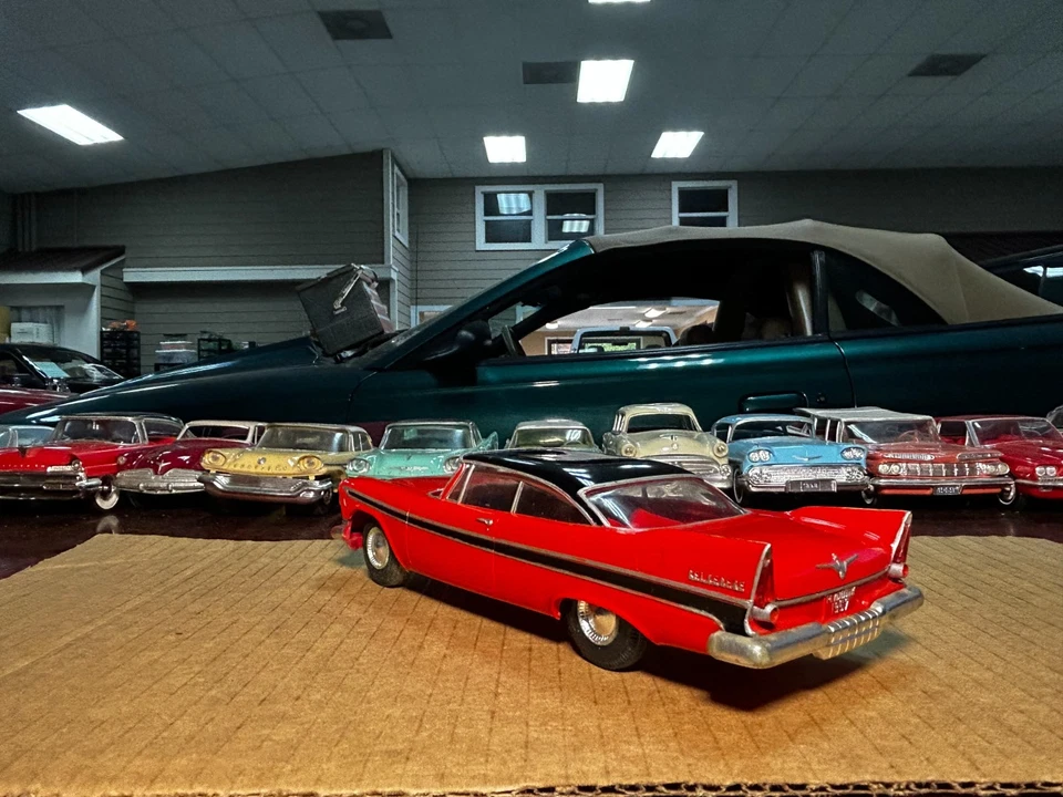 Jo-Han Models 1957 Plymouth Belvedere Dealer Promo Model W/ Case 1:25 Scale - Image 3 of 4