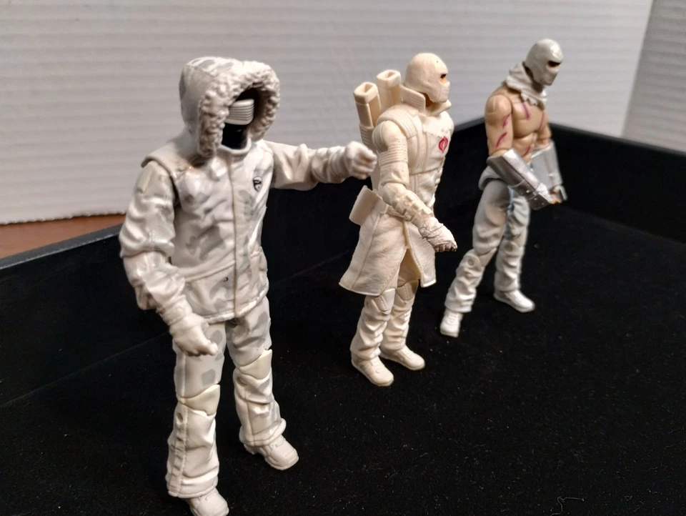 Экшн-фигурки GI JOE The RISE Of COBRA 2009 Snake Eyes, Storm Shadow Artic лот 3 - Изображение 3 из 4