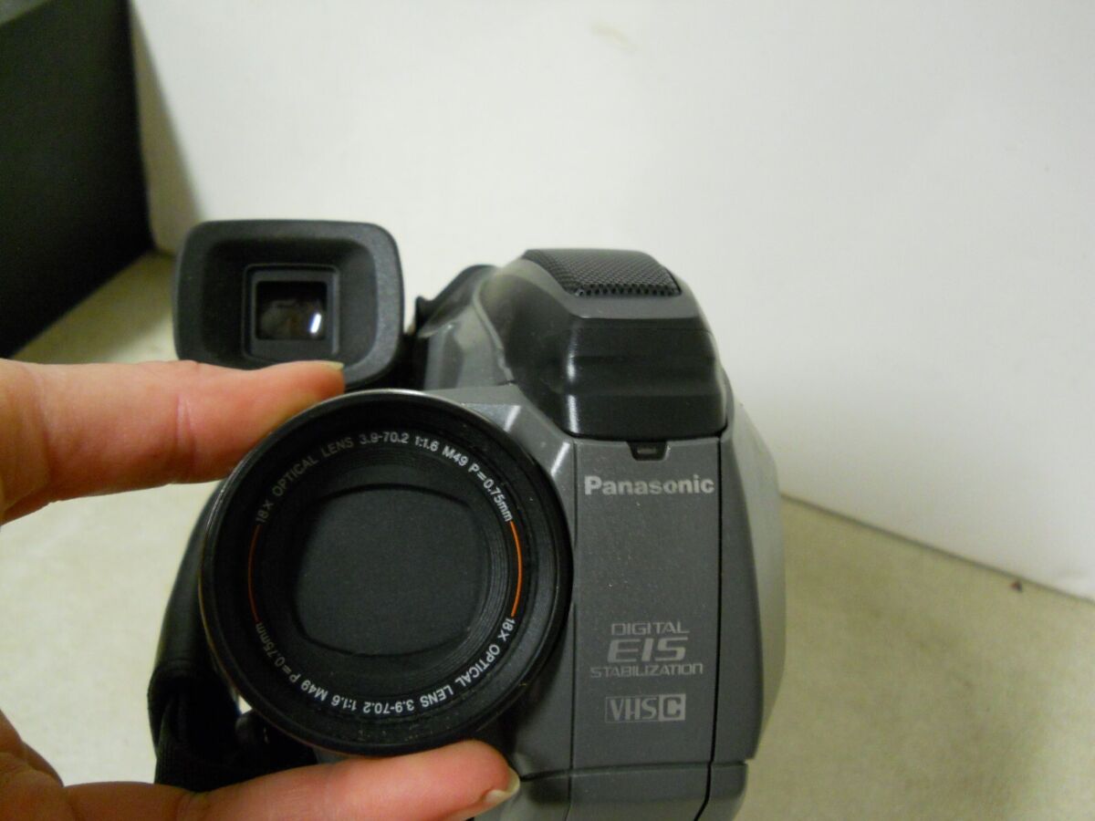 Panasonic Palmcorder PV-L580D 150x Digital TRL 18x VHS-C Panasonic Palmcorder PV-L580D 150x Digital TRL 18x VHS-C