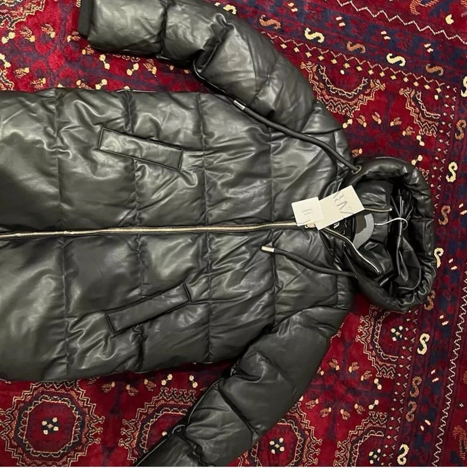 ZARA FW21 BLACK FAUX LEATHER HOODED PUFFER COAT WITH ZIPPED POCKETS SIZE M - Image 3 of 4