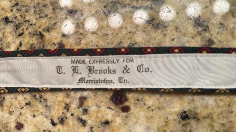 Pride of England All Wool Woven In Scotland Men's Tie Green & Red 100% Wool - Image 4 of 4