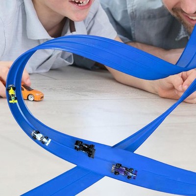 Rolls Up Autorennbahn Rampe Kit zum Selbermachen Bauen mit 4 Autos Spielzeug