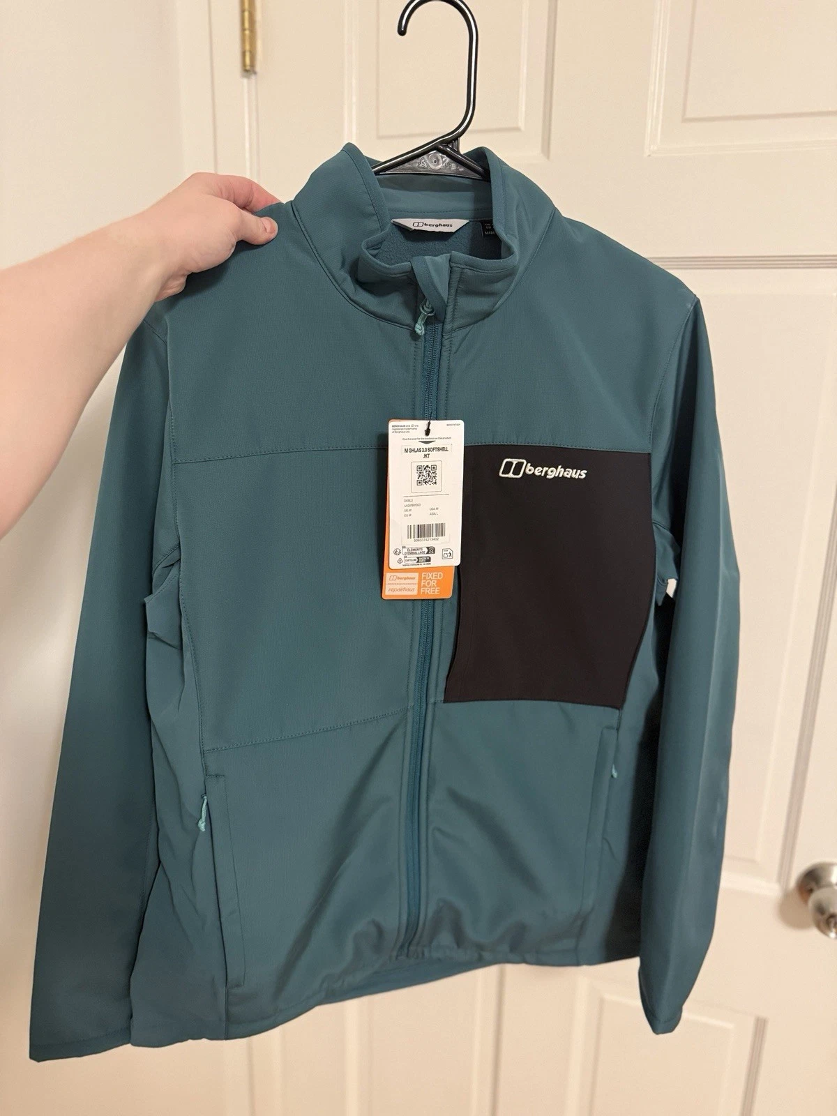 New Berghaus Men’s Windbreaker Jacket SIZE MEDIUM MENS - product detail image 10