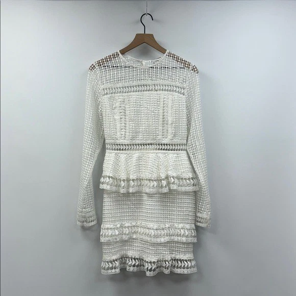 Nuevo con etiquetas Mini Vestido Endless Rose Begin Again Crochet Encaje en Niveles Blanco Mediano Foto 2 de 4