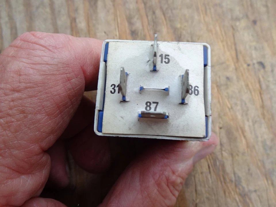  Реле таймера обогревателя кабины Volvo 240 260 740 760 1324675 - Изображение 2 из 4