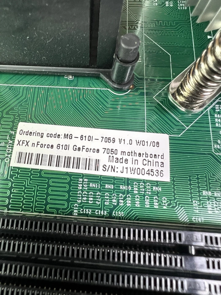 Placa base XFX nForce 610i GeForce 7050 # MG-610i-7059 Foto 2 de 4