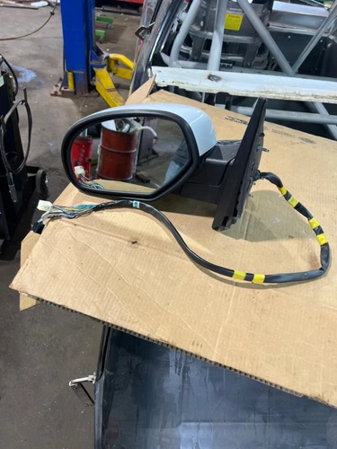 2007-2008 yukon tahoe white / chrome LH drivers power 17 wire mirror w/ signal