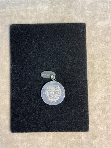 Sterling Silver Christian Praying Hands Serenity Prayer Medal / Pendant - Bild 8 von 14