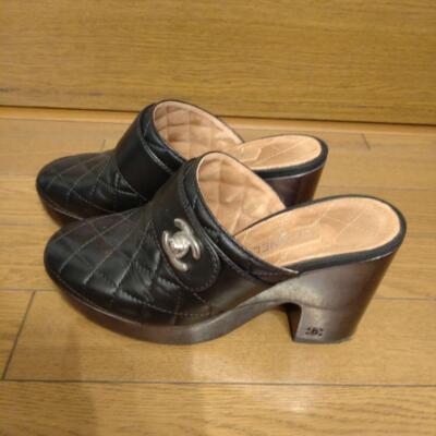 CHANEL MATELASSE Leather Sabot Sandal 39 Black authentic CHANEL MATELASSE Leather Sabot Sandal 39 Black authentic