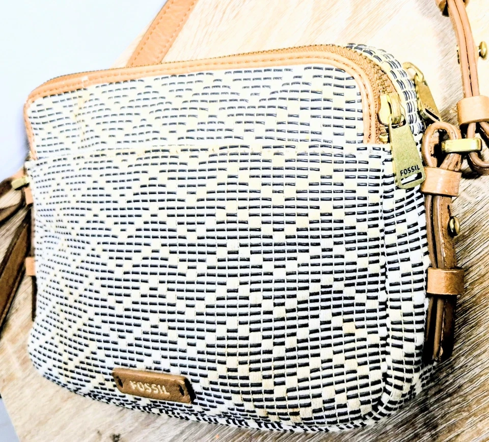 Fossil Vintage Crossbody Bag Multiple Pockets Geometric Pattern - Image 3 of 4