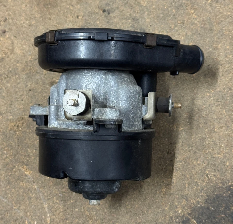 Bomba de inyección de aire secundaria OE Subaru Smog 14828AA030 2006 WRX STi Forester XT Foto 3 de 4