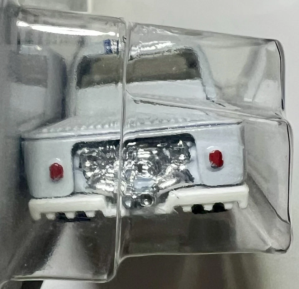 HOT WHEELS HECHO A MEDIDA VOLKSWAGEN HERBIE THE LOVE BUG T-1 RECOGER A PILOTOS REALES Foto 4 de 4