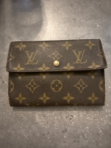 Louis Vuitton monogram international wallet