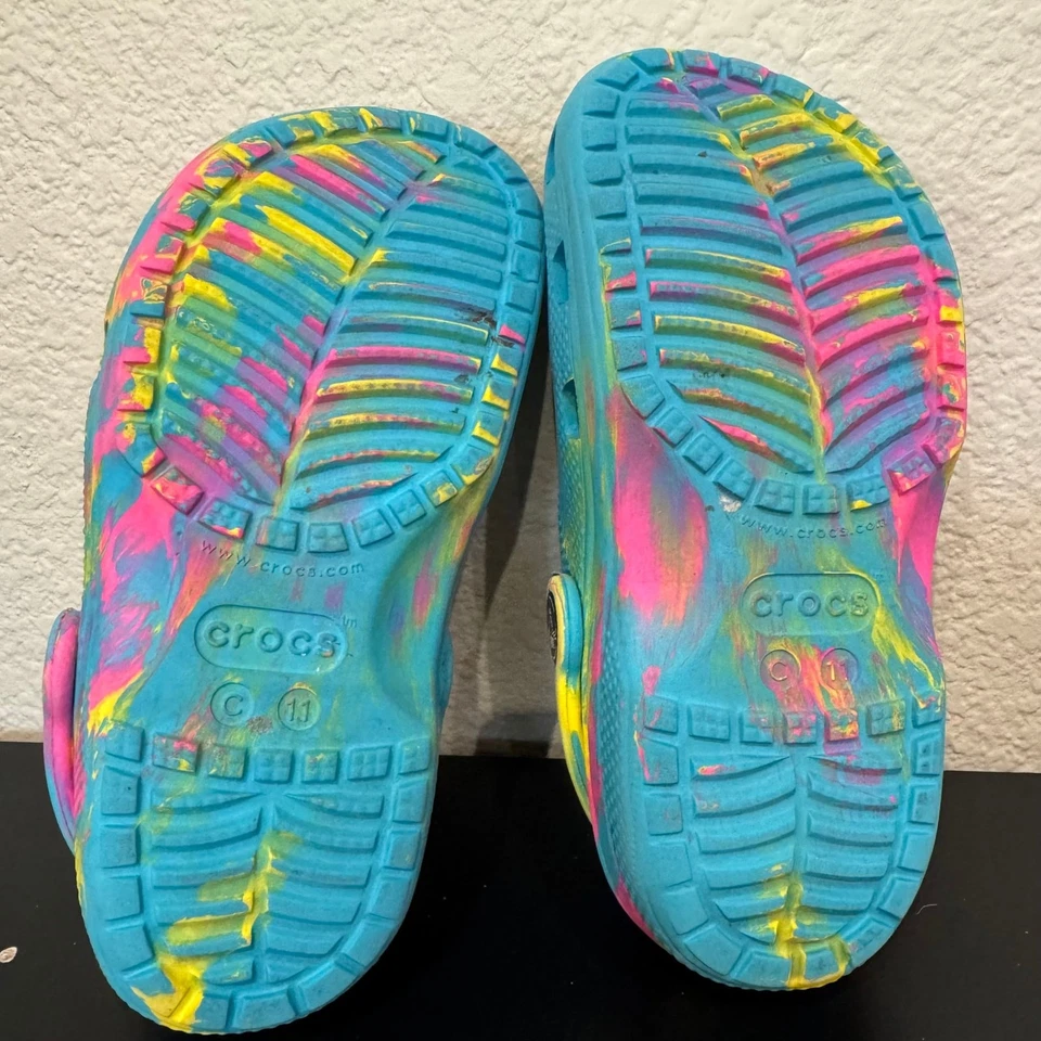 Tamanco Crocs infantil clássico marmorizado tintura, digital aquático/multi - Imagem 4 de 4