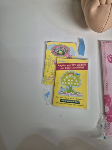 2 Cabbage Patch Dolls With Clothes And Birth Certificates And Some Accessories - Picture 6 of 10
