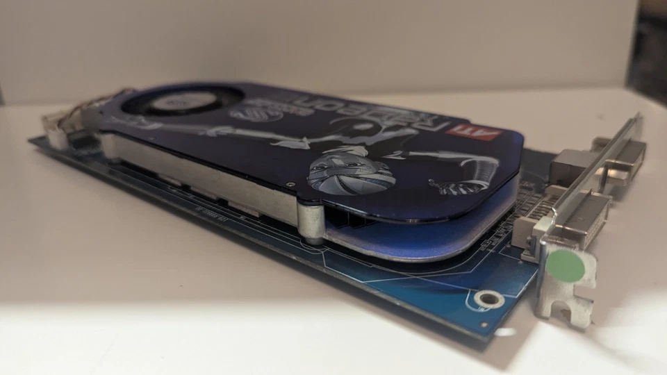 Sapphire ATi Radeon X1950 Pro 512 MB GDDR3 AGP scheda grafica - Immagine 3 di 4